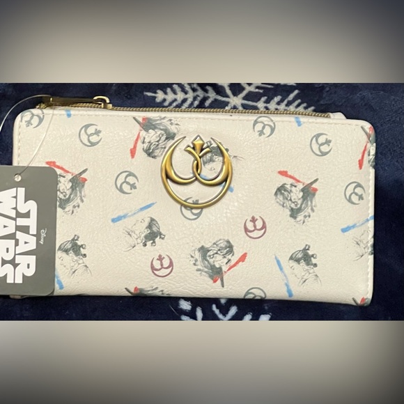 NWT Her Universe Star Wars Rey and Kylo lightsaber flap wallet - Picture 4 of 10